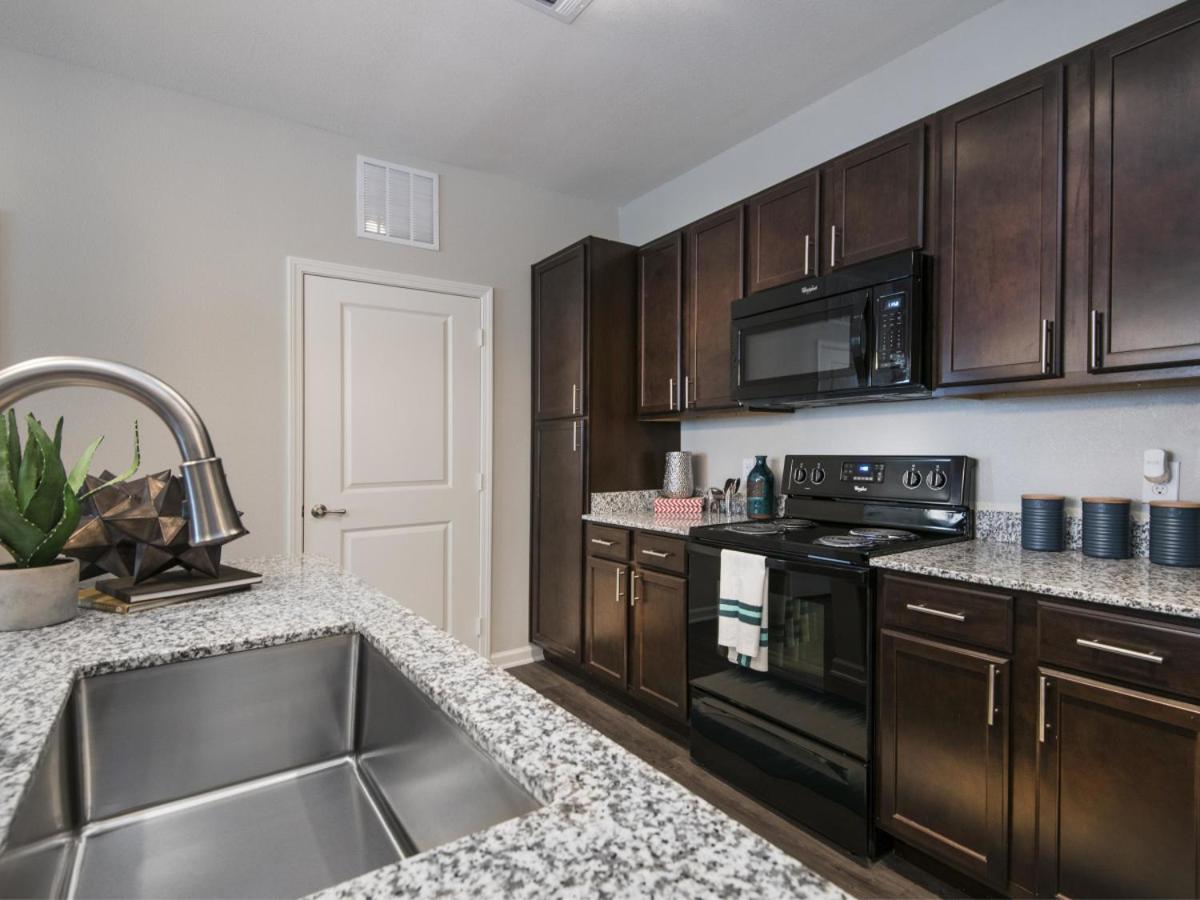 Spacious Furnished Resort Style Apartments Tomball Rum bild